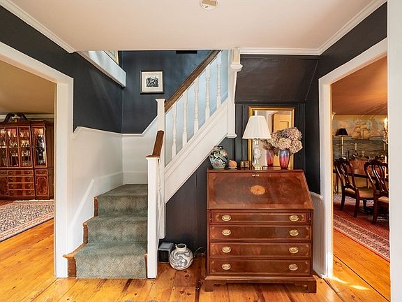 4th image of 233 Washington St