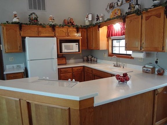 5th image of 28 Redbud Ln