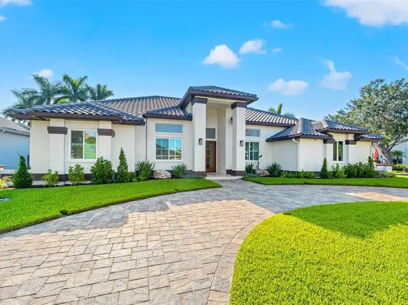 1230 Darlington Oak Cir NE, Saint Petersburg, FL 33703