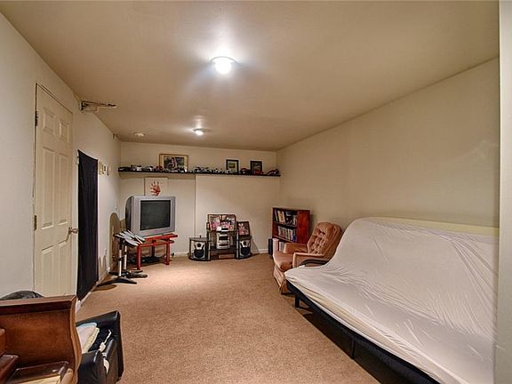3rd image of 25 Brookside Dr W