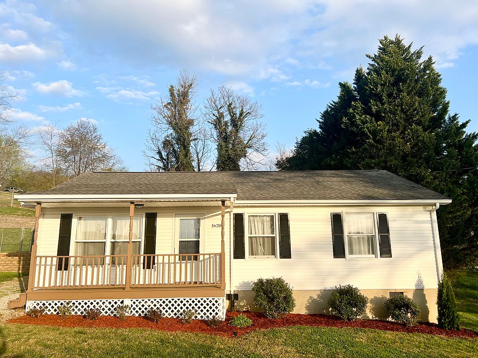 1st image of 1620 18th St SE