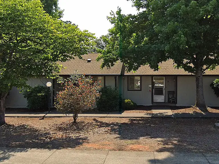 900 N Douglas St — Photo 8