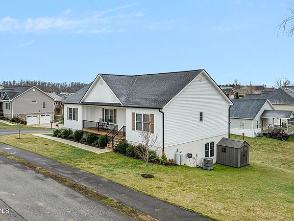 3rd image of 611 Sweetgrass Ln