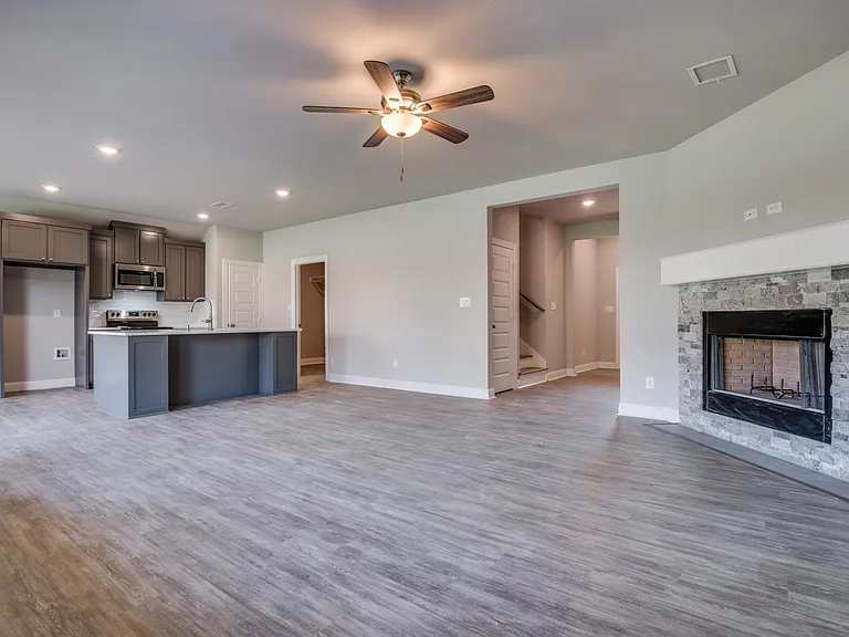 2800 Rodeo Dr — Photo 3