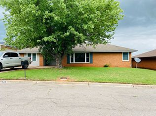 513 E Arlington Ave, Weatherford, OK 73096