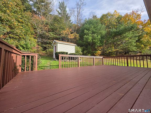 3rd image of 692 Chestnut Hill Road