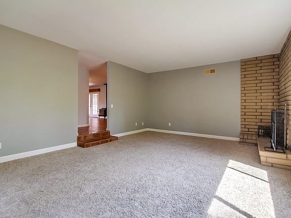 5th image of 23420 Oakley Pl