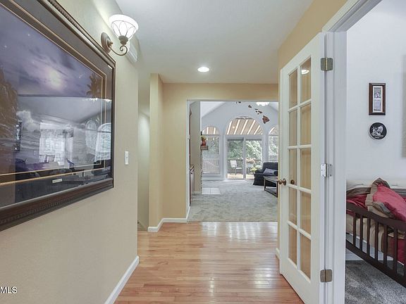 3rd image of 101 Tahlequah Ln