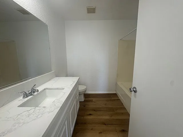 2 bed, 890 sqft, $2,650 — Photo 4