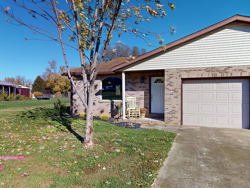 1st image of 1812 W Essex Pl