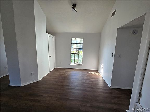 3rd image of 1024 N Gap Loop