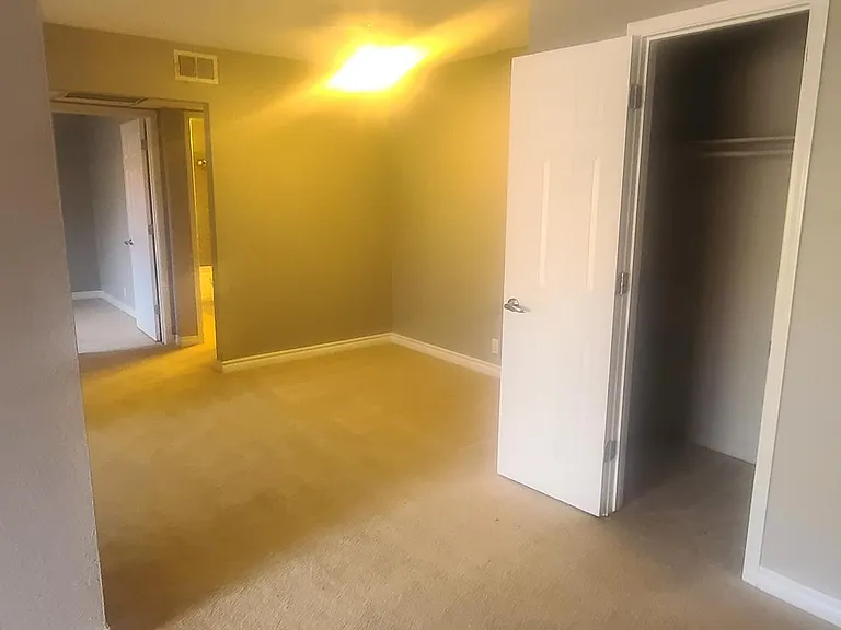 5061 River Glen Dr #70 — Photo 4