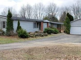 131 Brewers Grv, Beaver Falls, PA 15010