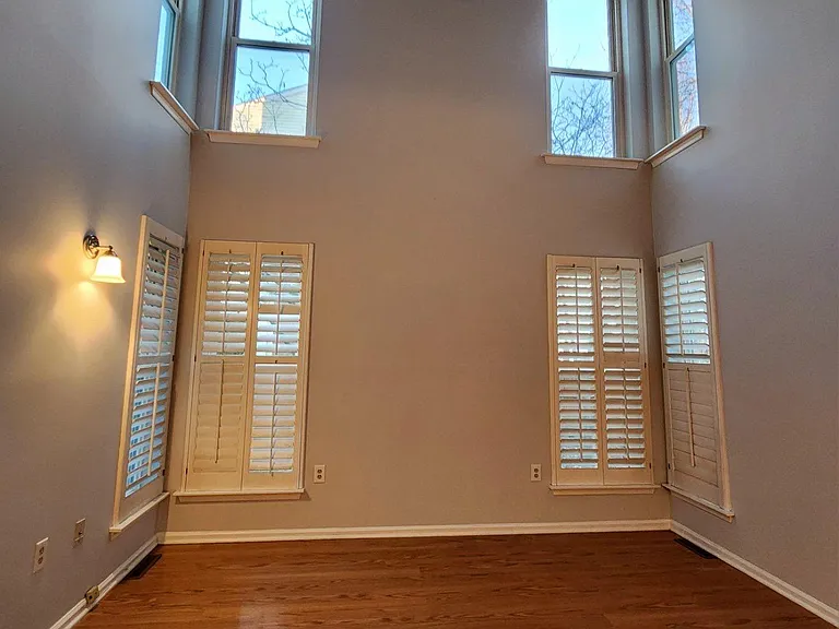 121 Henning Dr — Photo 5