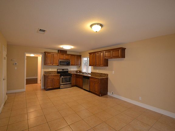 3rd image of 2855 Norcross Dr