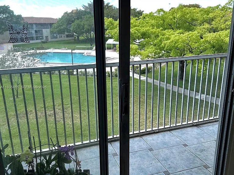 200 SW 132nd Way #310L — Photo 7