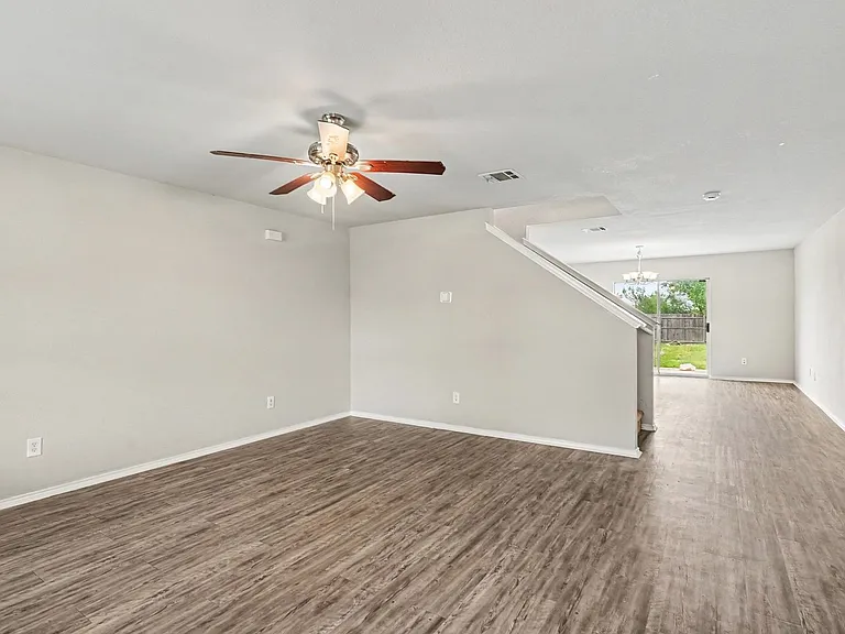 1733 Vineridge Ln — Photo 6