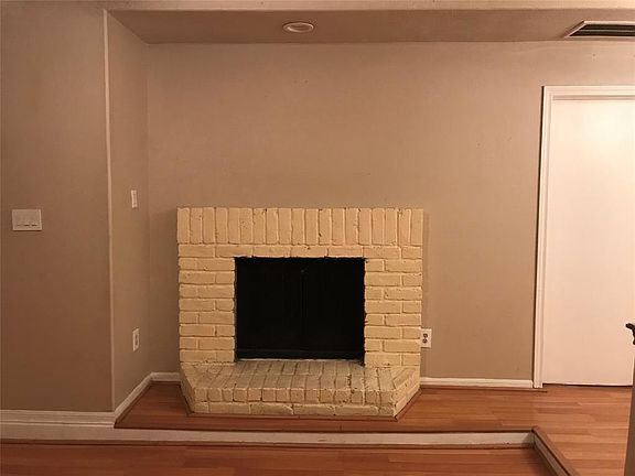 5th image of 3100 Walnut Bend Ln #517