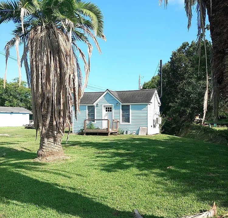 1st image of 366 Private Road 674 Holiday Dr