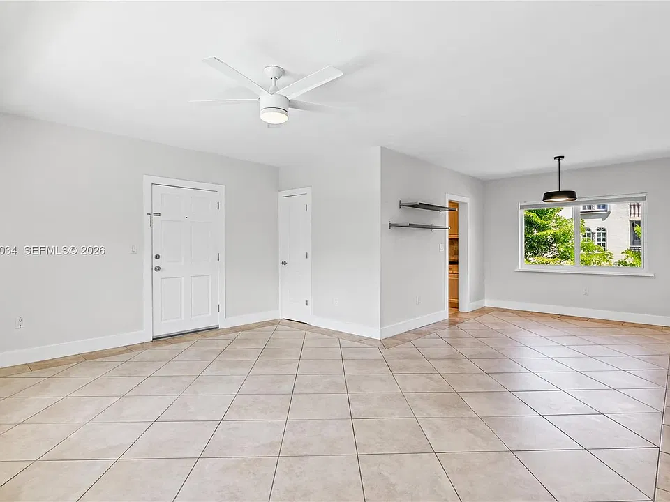 125 Edgewater Dr #14