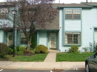 6 Chablis Ct, Marlton, NJ 08053