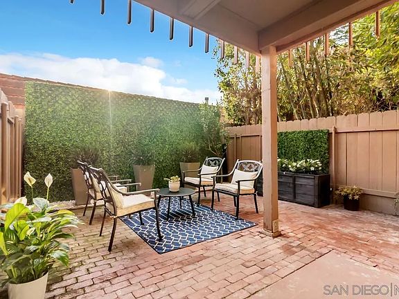 2nd image of 2600 Torrey Pines Rd APT B17