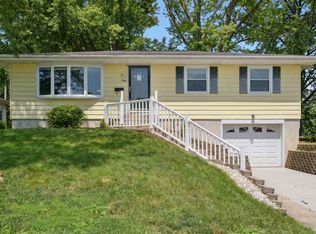 1770 Vavra Dr, Ely, IA 52227