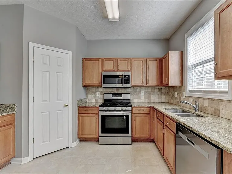3067 Kentmere Dr — Photo 16