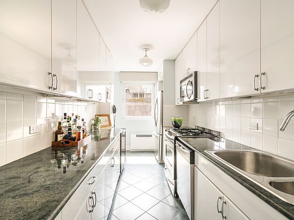 5th image of 200 Central Park S APT 31A