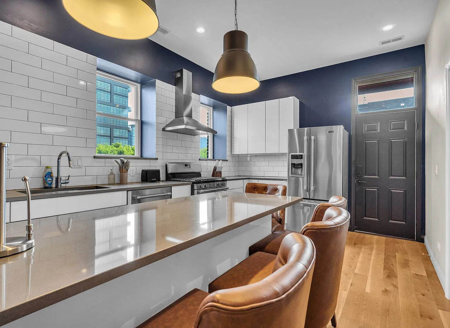 2 bed, 1.5 bath, 1200 sqft, $4,999 — Photo 4