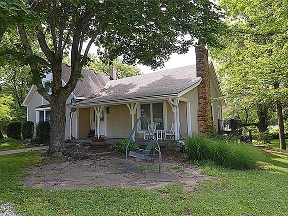 3rd image of 13905 Leavenworth Rd