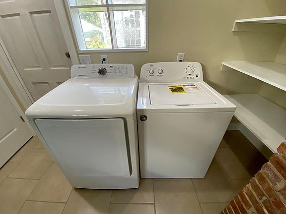 3rd image of 5517 Loyola Ave