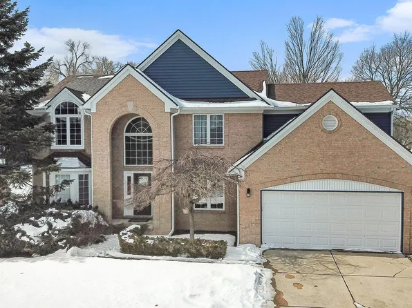 110 Easton Dr, South Lyon, MI 48178