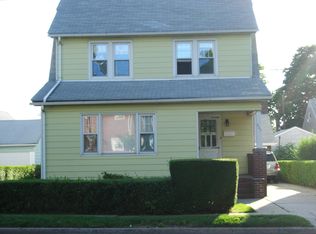 205 Roslyn Rd, Mineola, NY 11501