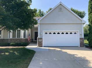 2315 Stoney Ln, Grafton, WI