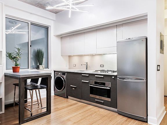 4th image of 505 W 47th St #1HS