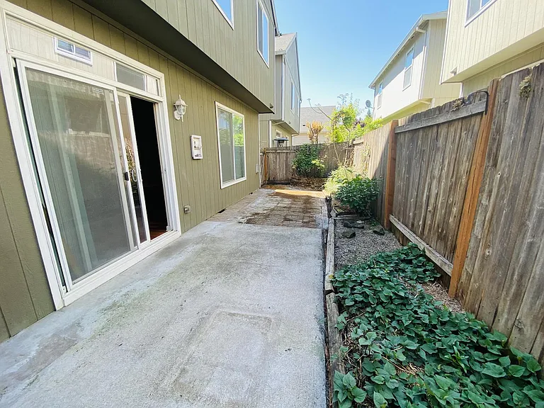 4199 SE Russell St — Photo 9