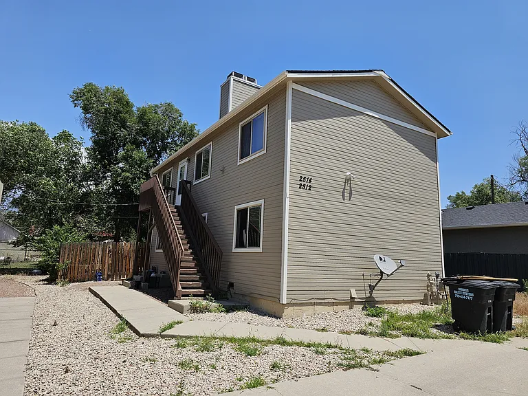 2514 E Monument St — Photo 2