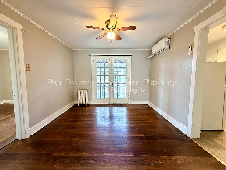 2351 Brownsville Rd — Photo 5