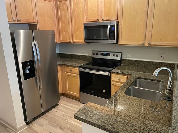 5th image of 1322 S Prairie Ave Unit 309