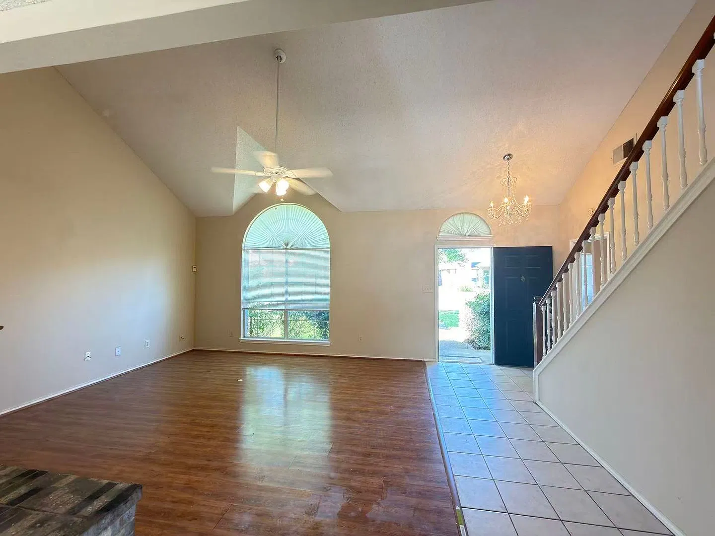 Beautifully Maintained 4-Bedroom Home in Garland — Photo 4
