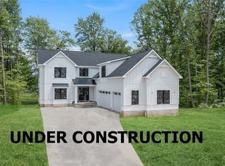 810 Club Dr W, Aurora, OH