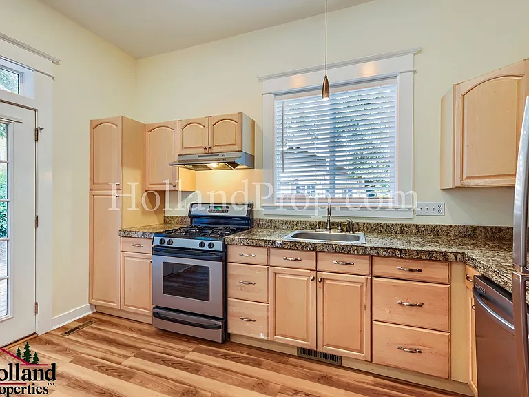 3228 SE Filbert St — Photo 12