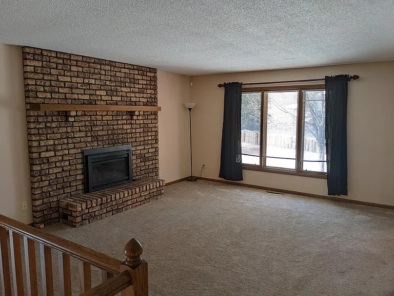 2300 Amberwood Dr — Photo 9