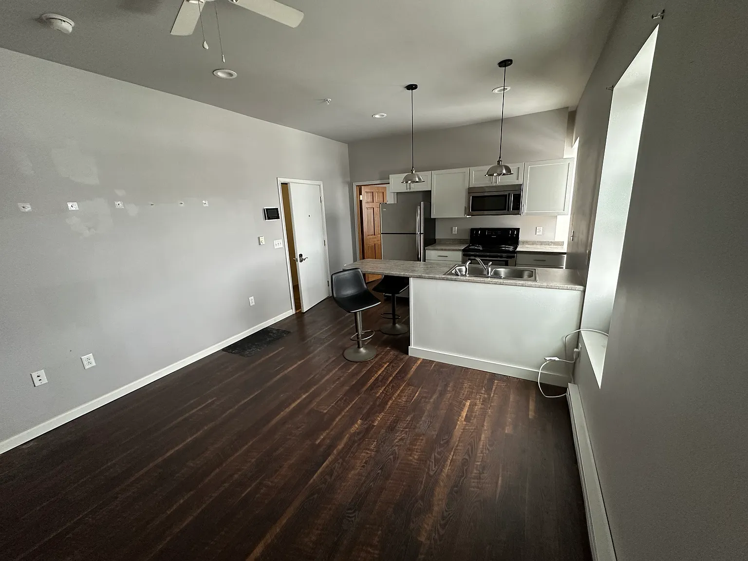 1 bed, 900 sqft, $1,100 — Photo 2