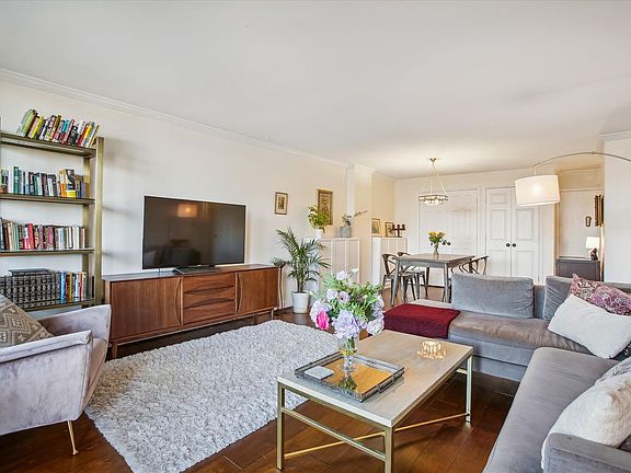 3rd image of 801 N Pitt St APT 1009