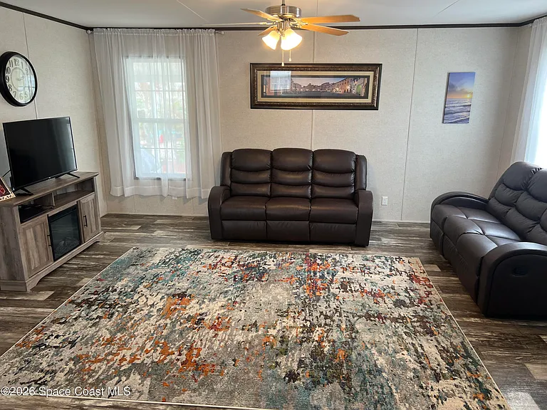 194 Holiday Park Blvd NE — Photo 3