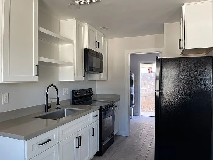 2726 E Culver St #B — Photo 10