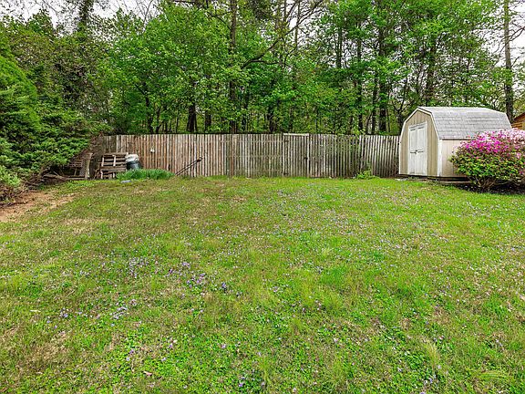 5th image of 210 Hardy Pl