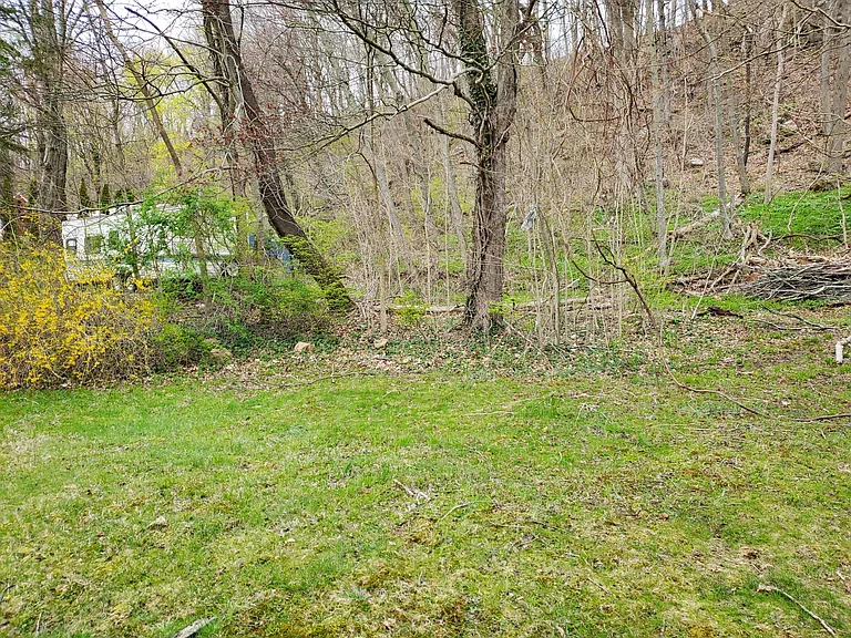 183 Laurel St — Photo 2